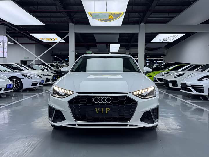 Фото 2 - Audi A4L