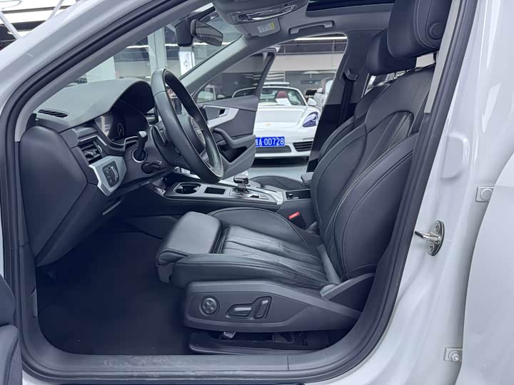 Фото 4 - Audi A4L