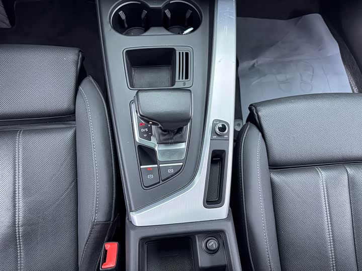 Фото 9 - Audi A4L