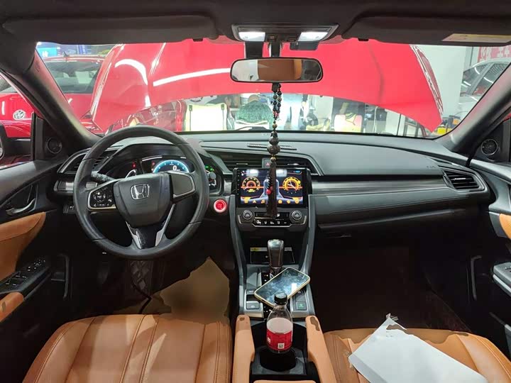 Фото 10 - Honda Civic