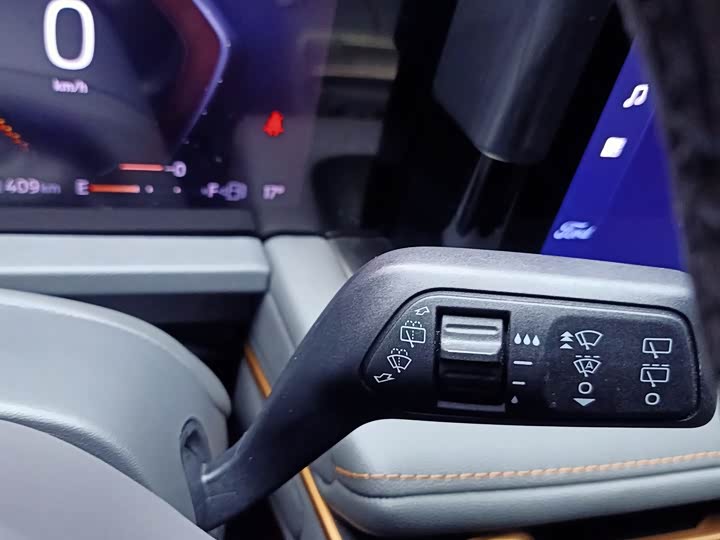 Фото 11 - Ford Edge