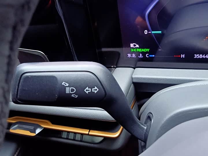 Фото 13 - Ford Edge