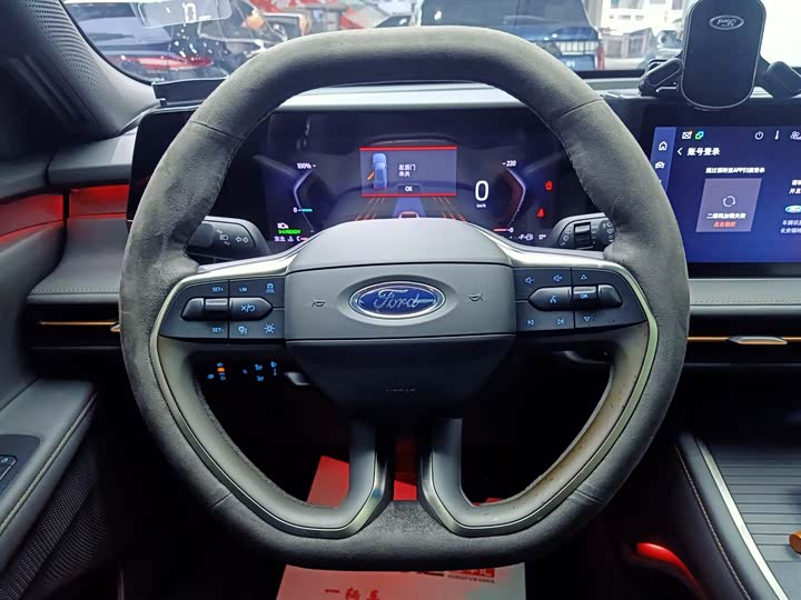 Фото 22 - Ford Edge