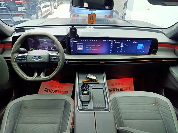 Фото 24 - Ford Edge