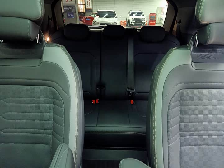 Фото 25 - Ford Edge