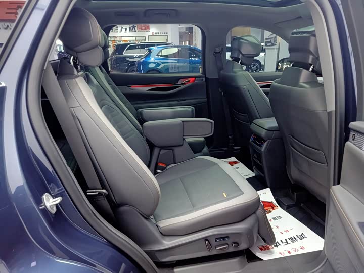 Фото 29 - Ford Edge