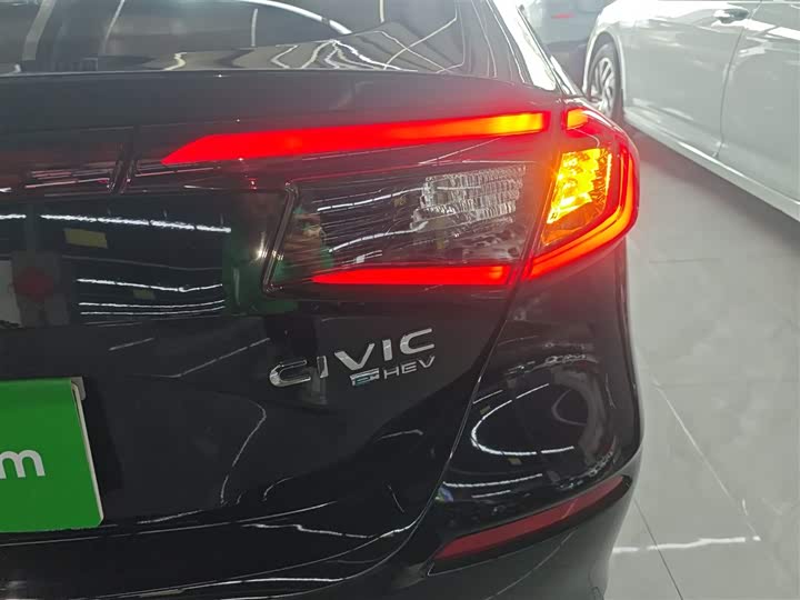 Фото 8 - Honda Civic