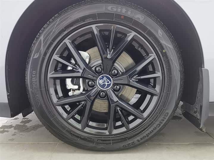 Фото 17 - BYD Han