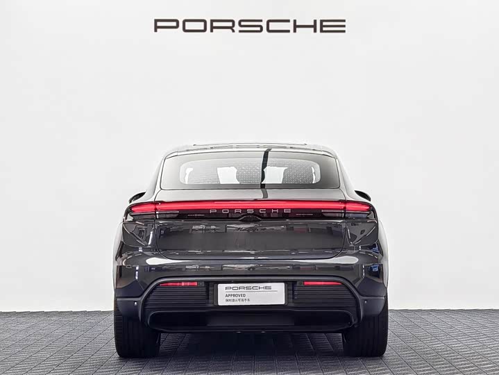 Фото 3 - Porsche Macan EV