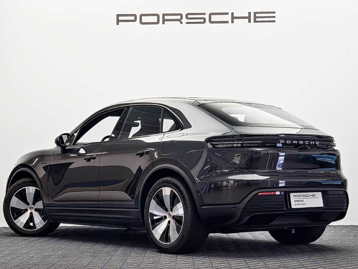 Фото 6 - Porsche Macan EV