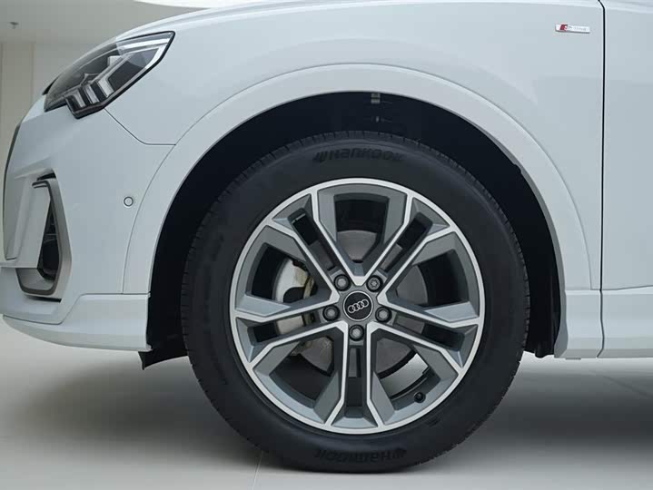 Фото 15 - Audi Q3