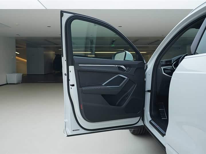 Фото 17 - Audi Q3