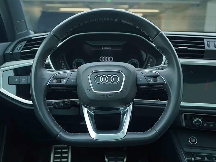 Фото 18 - Audi Q3