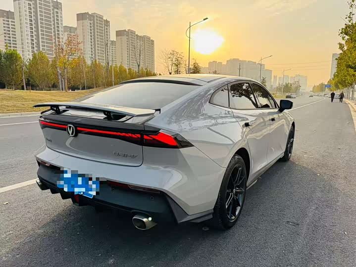 Фото 10 - Changan UNI-V