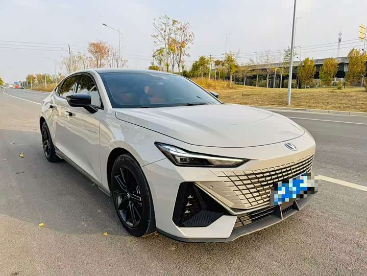 Фото 3 - Changan UNI-V