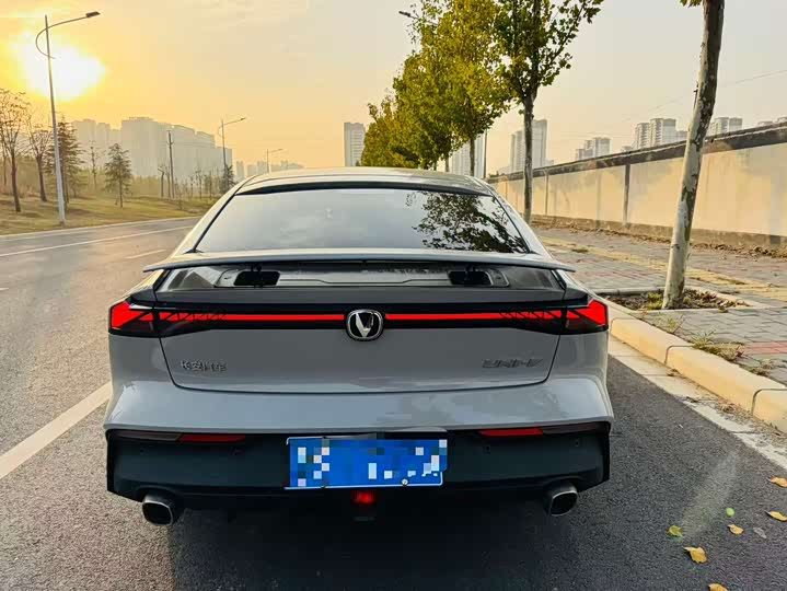 Фото 8 - Changan UNI-V