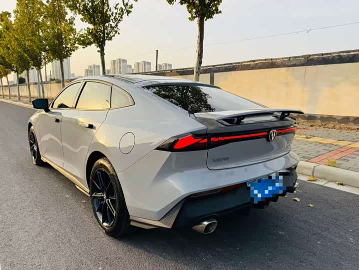 Фото 9 - Changan UNI-V