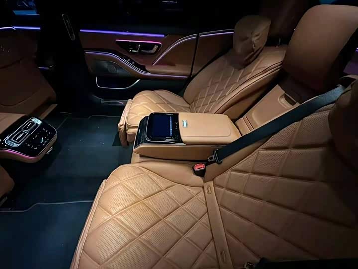 Фото 5 - Mercedes-Benz Maybach S-Class