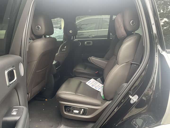 Фото 11 - LiXiang L8