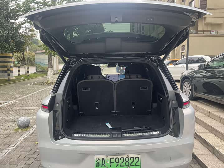 Фото 12 - LiXiang L8