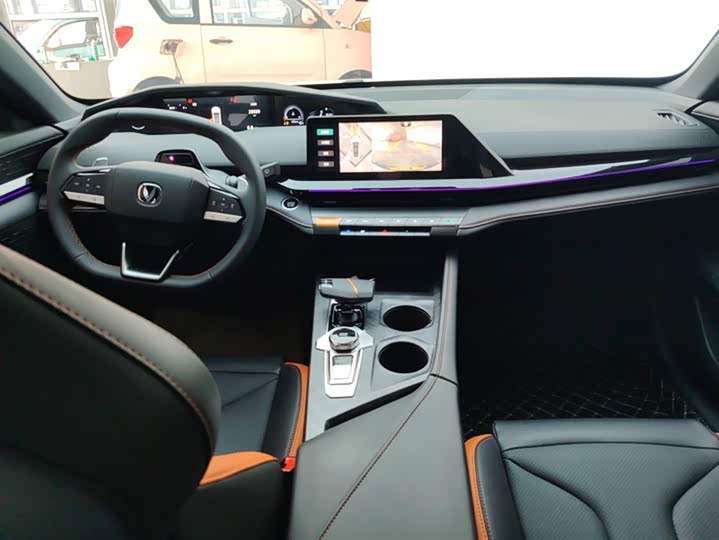 Фото 12 - Changan UNI-V