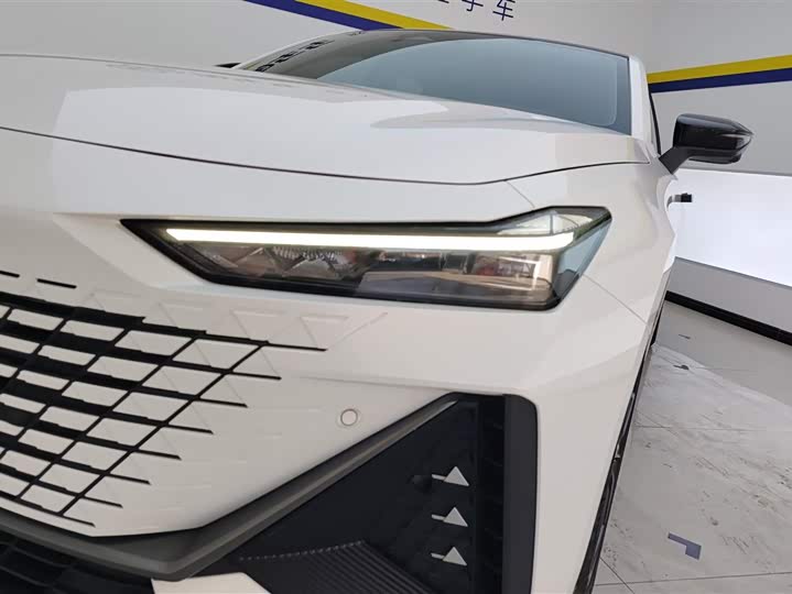 Фото 5 - Changan UNI-V