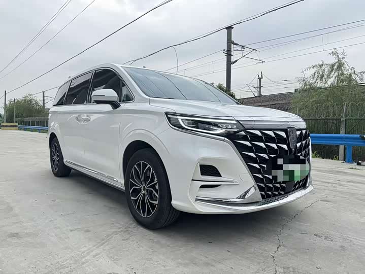 Фото 3 - Roewe iMax 8 EV