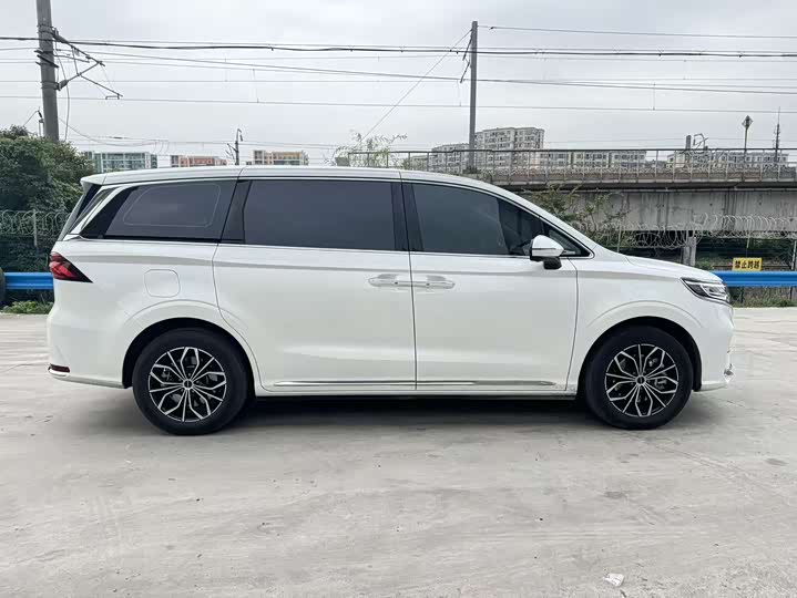 Фото 4 - Roewe iMax 8 EV