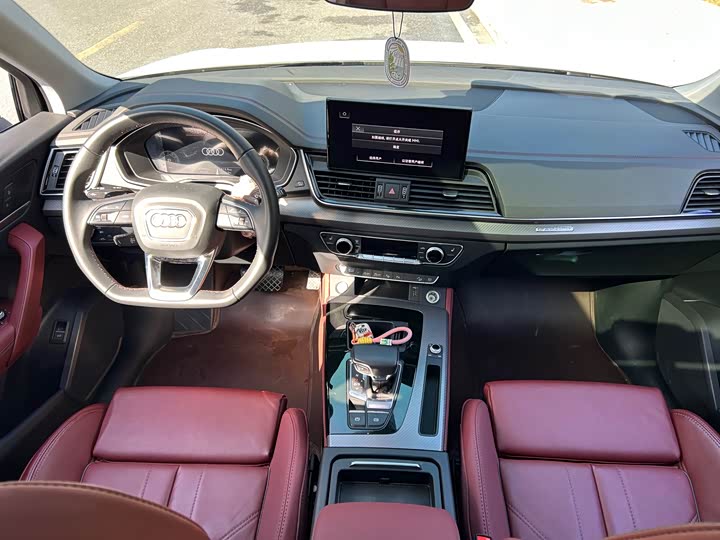 Фото 11 - Audi Q5L