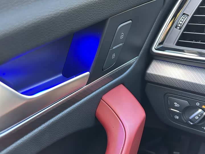 Фото 17 - Audi Q5L