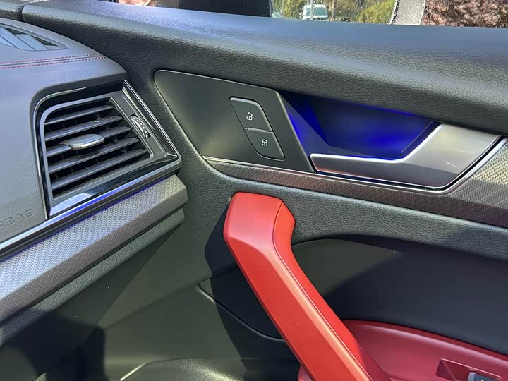 Фото 18 - Audi Q5L