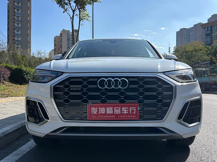 Фото 2 - Audi Q5L