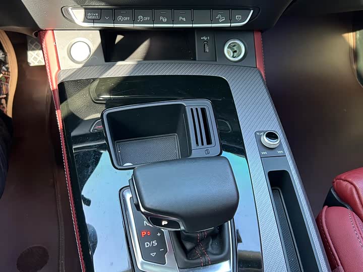 Фото 20 - Audi Q5L