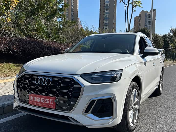 Фото 24 - Audi Q5L