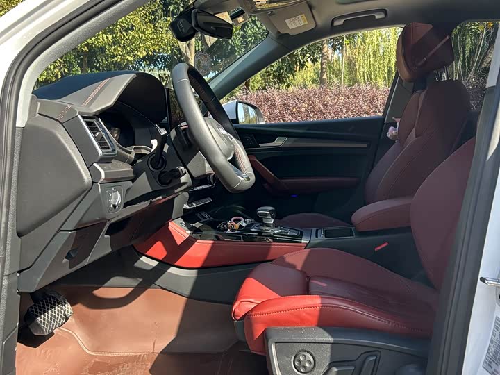 Фото 7 - Audi Q5L