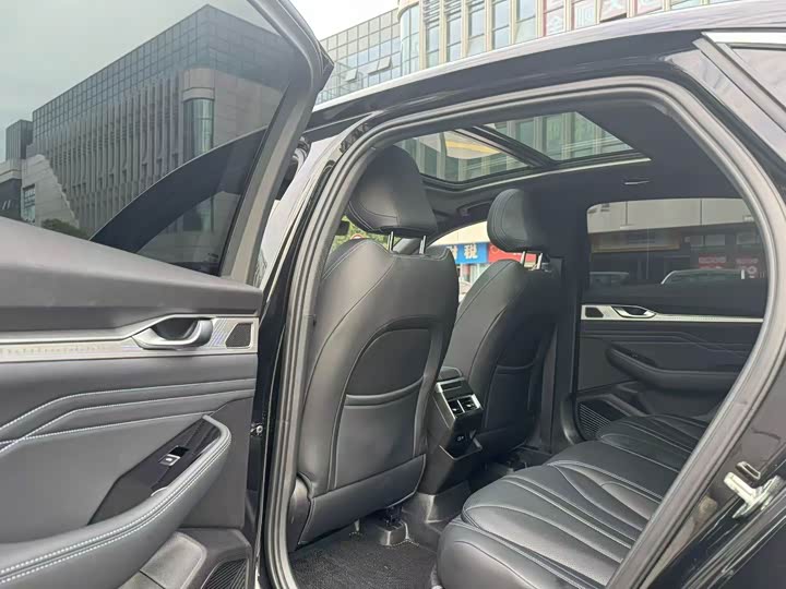 Фото 9 - Geely Preface