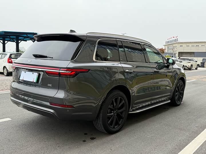 Фото 10 - LiXiang One