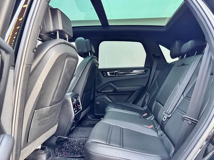 Фото 13 - Porsche Cayenne Hybrid