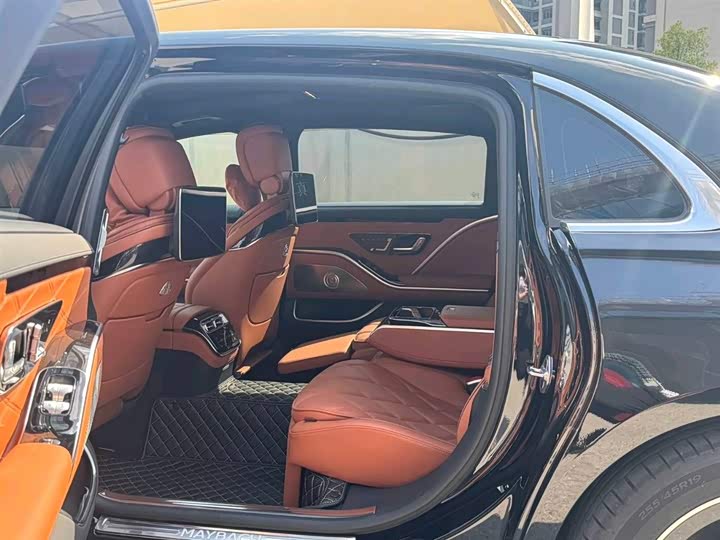 Фото 4 - Mercedes-Benz Maybach S-Class