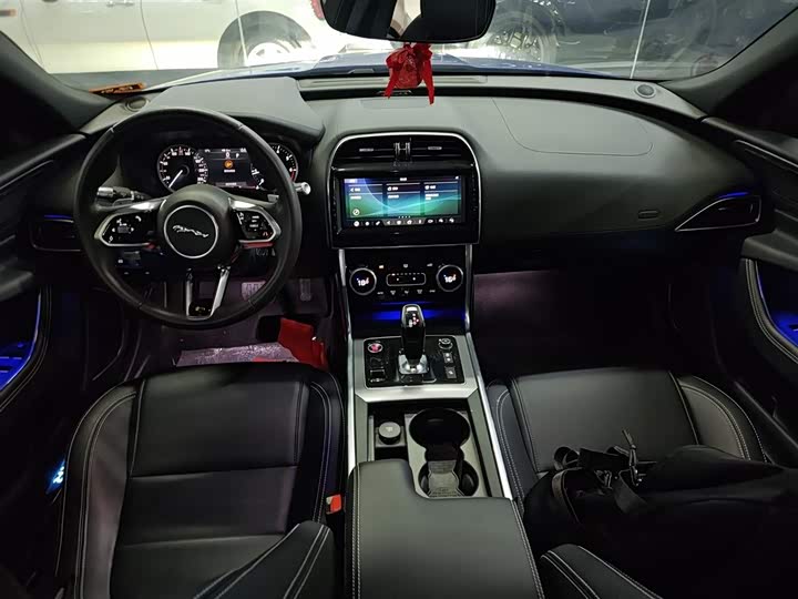 Фото 10 - Jaguar XE L