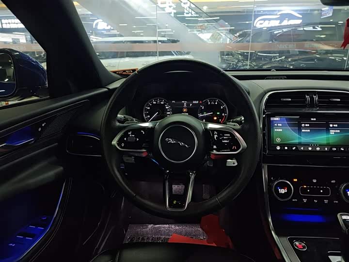 Фото 11 - Jaguar XE L