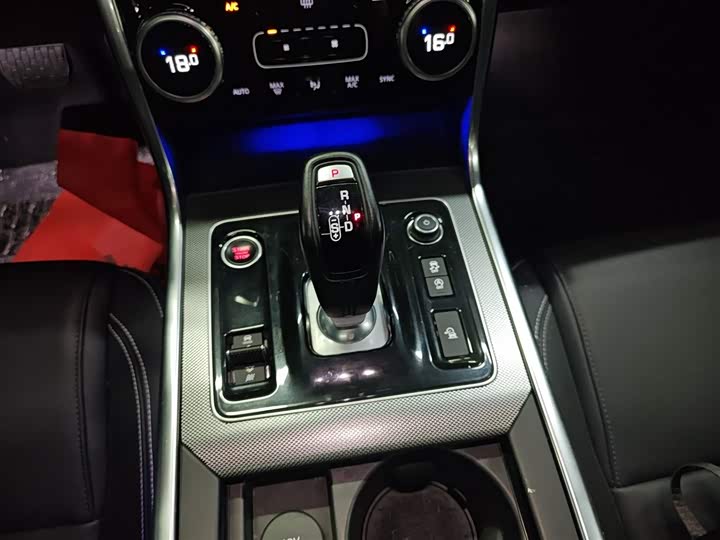 Фото 14 - Jaguar XE L