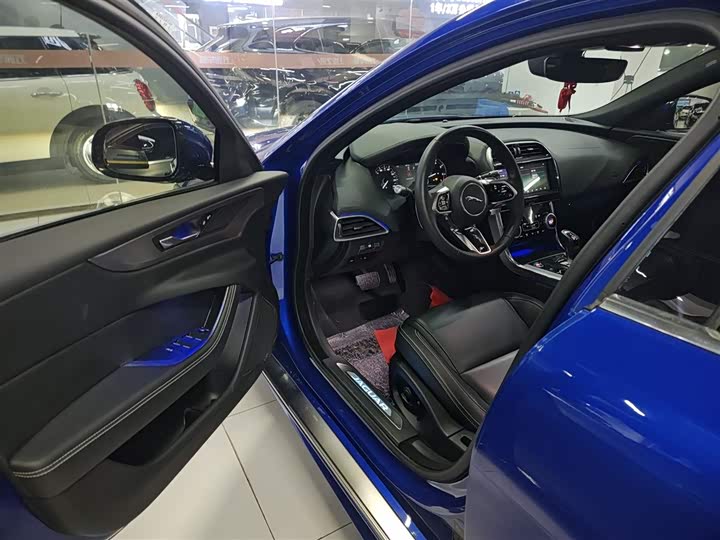 Фото 16 - Jaguar XE L