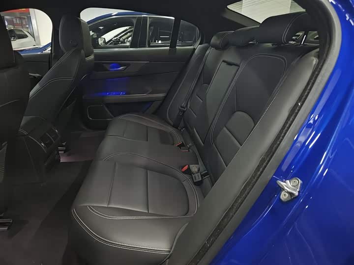 Фото 17 - Jaguar XE L