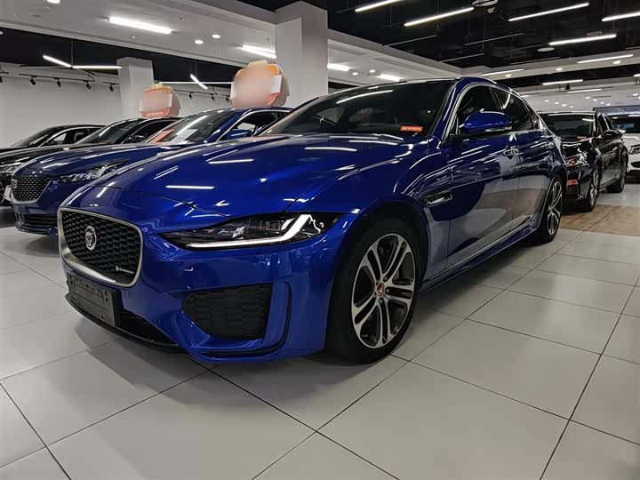Фото 2 - Jaguar XE L