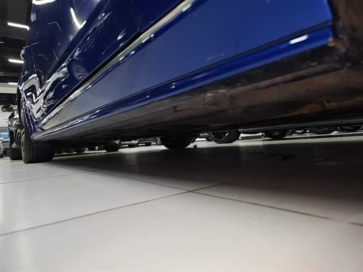 Фото 21 - Jaguar XE L