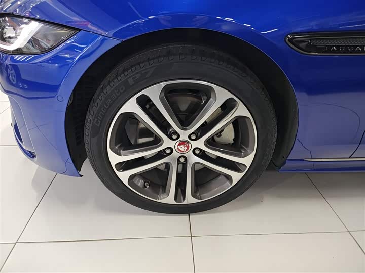 Фото 23 - Jaguar XE L