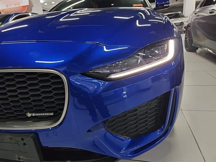 Фото 24 - Jaguar XE L