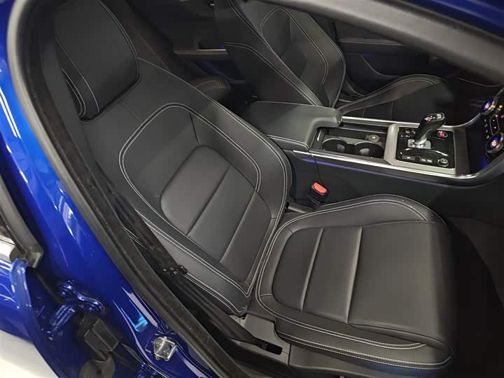 Фото 25 - Jaguar XE L