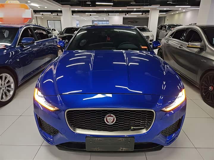 Фото 3 - Jaguar XE L